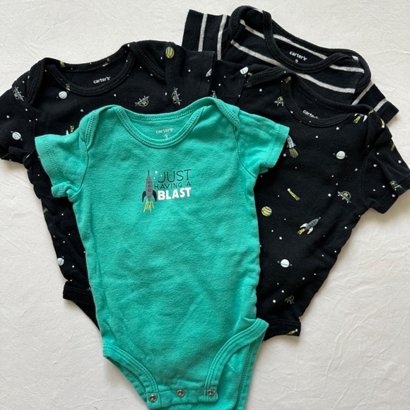 Bundle of FOUR. Carters Bodysuits 3m Rocket Theme - Picture 2 of 2
